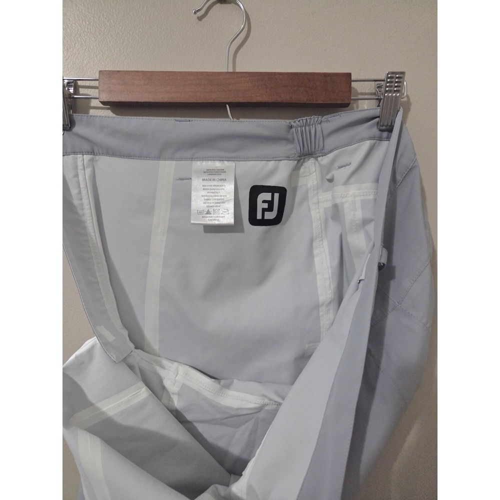 FootJoy Mens Medium Performance Golf Shorts Light Grey Stretch FJ Logo Athletic - Picture 9 of 10